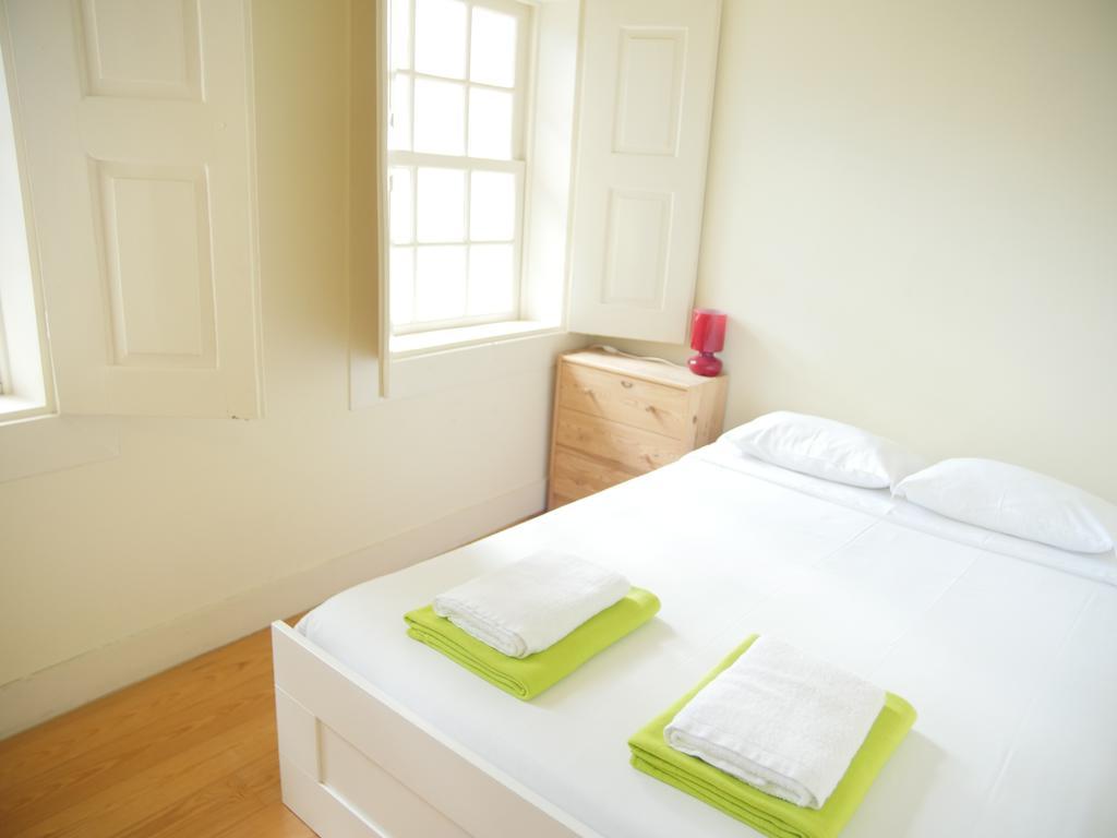 Santiago 31 Hostel กิมาไรส์ ภายนอก รูปภาพ
