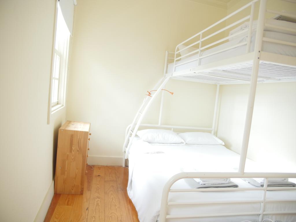 Santiago 31 Hostel กิมาไรส์ ภายนอก รูปภาพ