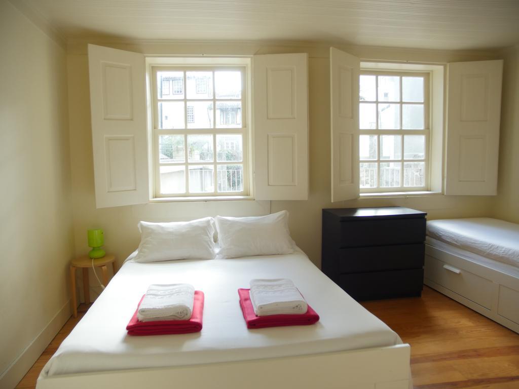 Santiago 31 Hostel กิมาไรส์ ภายนอก รูปภาพ