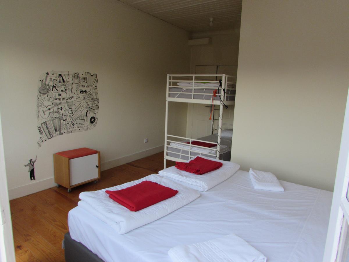 Santiago 31 Hostel กิมาไรส์ ภายนอก รูปภาพ