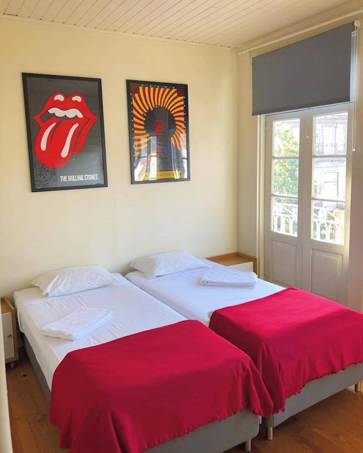 Santiago 31 Hostel กิมาไรส์ ภายนอก รูปภาพ